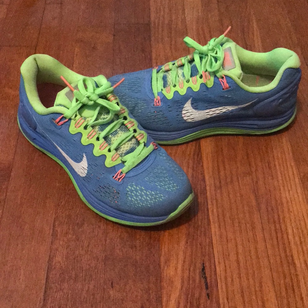 Super comfortable Nike Neon running shoes
